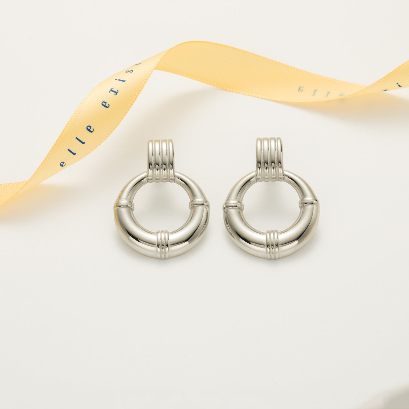 Bold Ribbed Circular