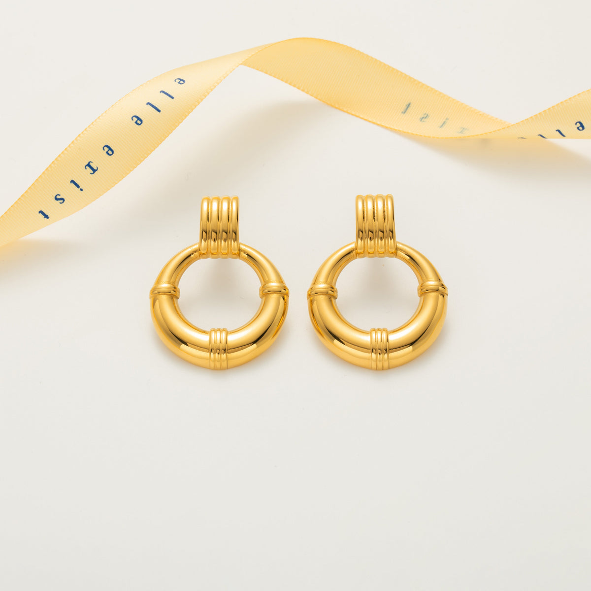Bold Ribbed Circular